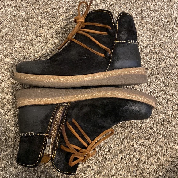 Born black booties with brown laces - Picture 2 of 6